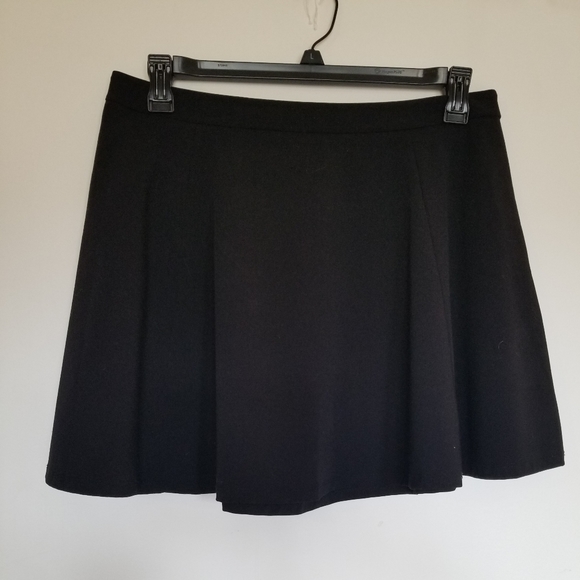 Simon's Skater Skirt - Picture 1 of 4